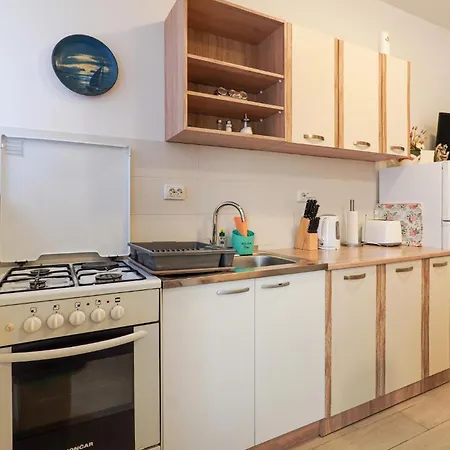 1 Bedroom Awesome In *