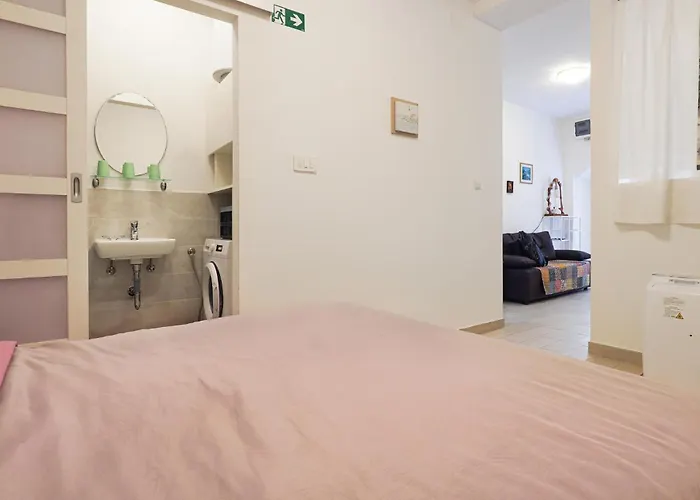 Appartamento 1 Bedroom Awesome In Abbazia