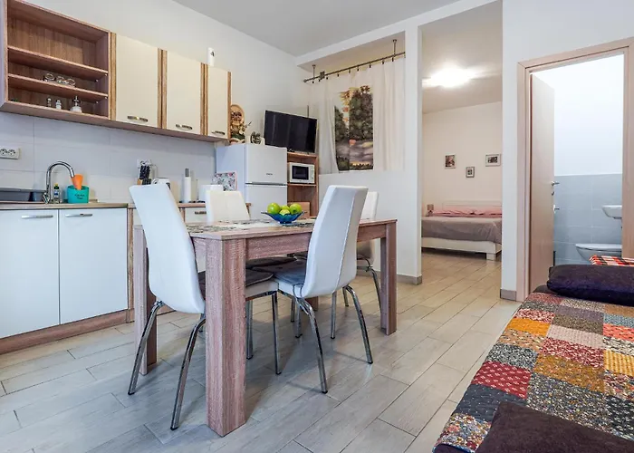 1 Bedroom Awesome In Appartamento *